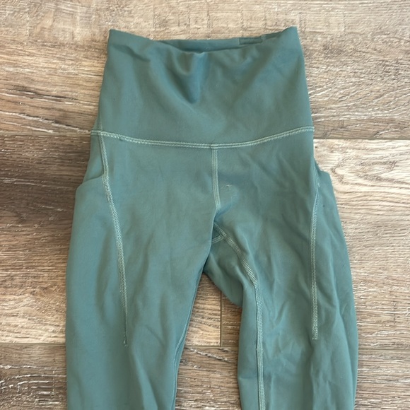 Lululemon leggings EUC size 0 - Picture 2 of 4